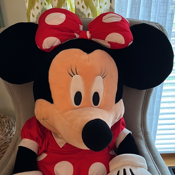 Big Minnie Mouse stuffie 48” inches tall - very good used condition - Picture 2 of 4